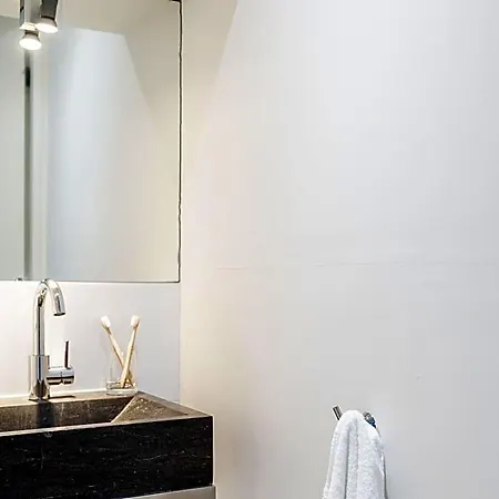 Numa Helmers Aparthotel 4*