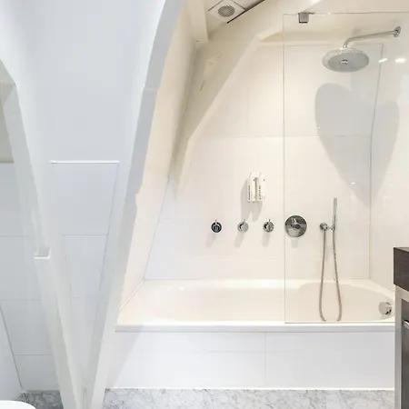 Numa Helmers Aparthotel 4*