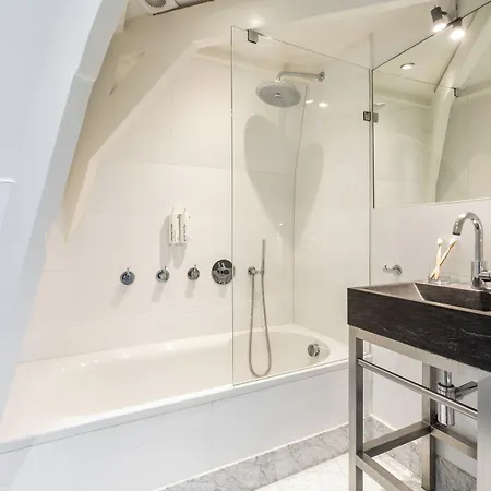 Numa Helmers Aparthotel 4*